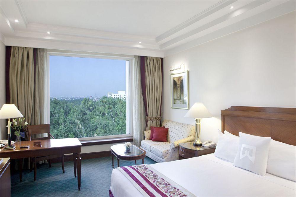Sheraton New Delhi Hotel Luaran gambar A room at the Taj Mahal Palace