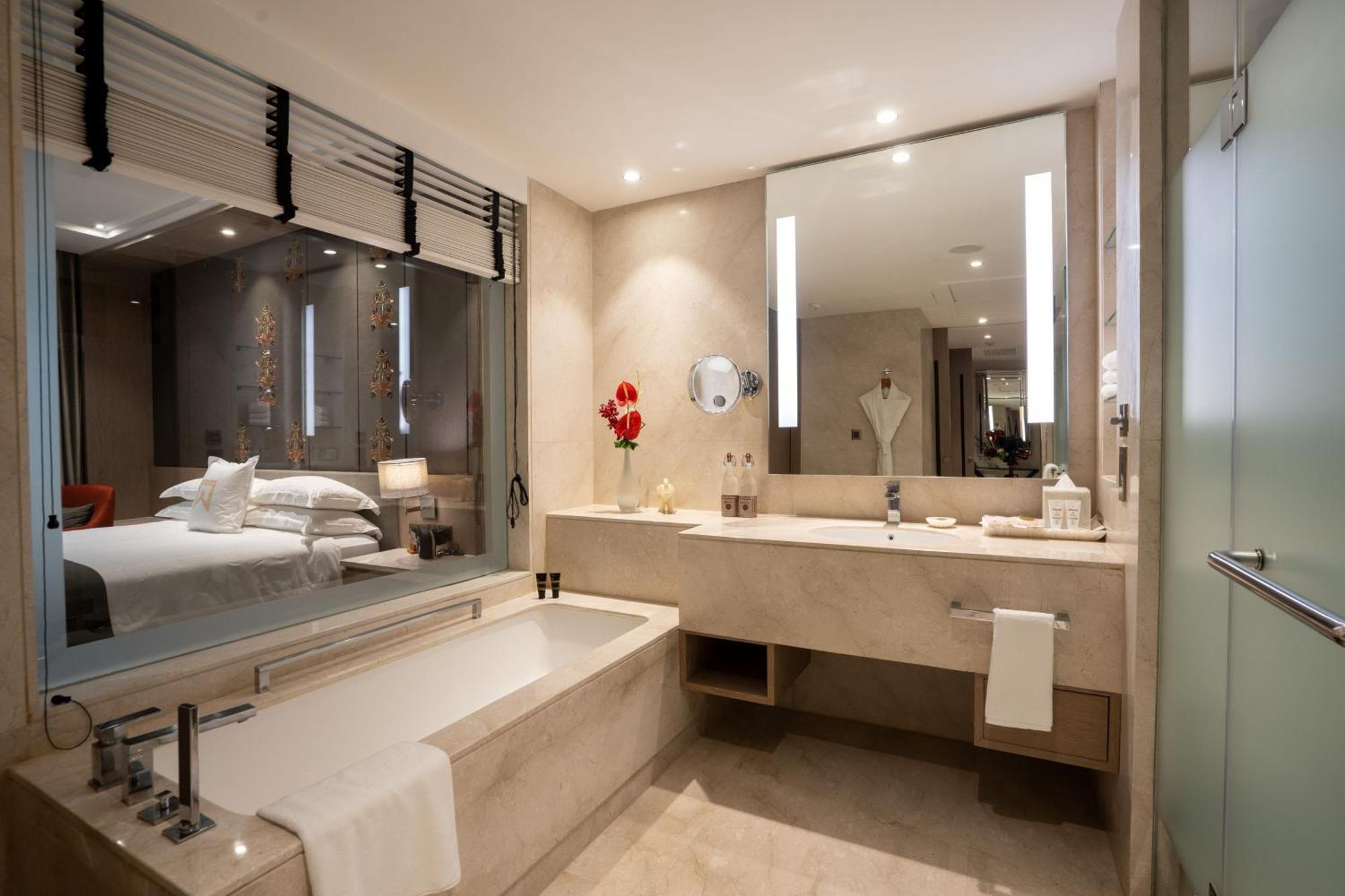 Sheraton New Delhi Hotel Luaran gambar Bathroom